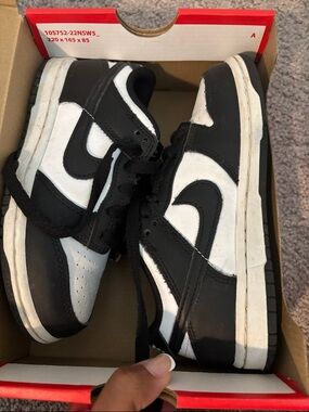 Nike Kids Low-Top Sneakers in Black & White